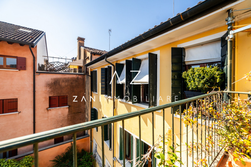 Nel pieno centro storico di Castelfranco Veneto, proponiamo in vendita un esclusivo e prestigioso...