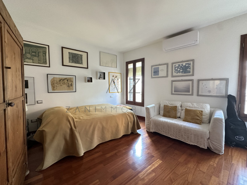 Nel pieno centro storico di Castelfranco Veneto, proponiamo in vendita un esclusivo e prestigioso...