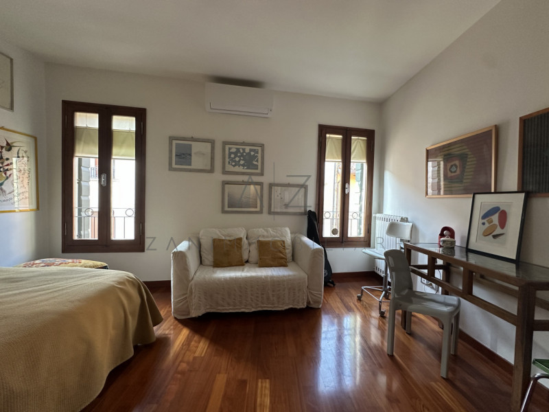 Nel pieno centro storico di Castelfranco Veneto, proponiamo in vendita un esclusivo e prestigioso...