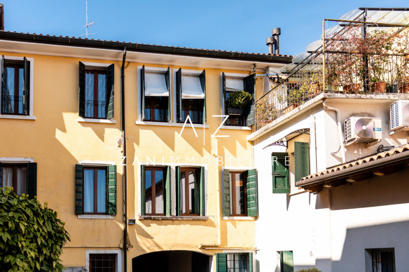 Nel pieno centro storico di Castelfranco Veneto, proponiamo in vendita un esclusivo e prestigioso...