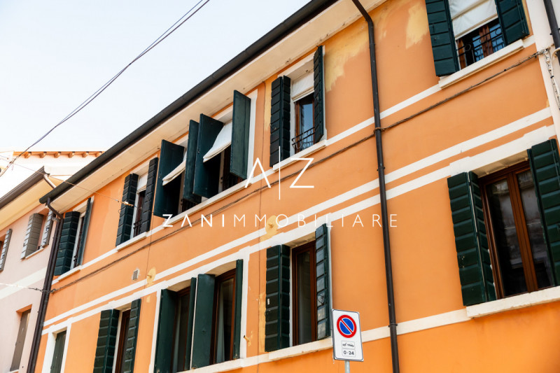 Nel pieno centro storico di Castelfranco Veneto, proponiamo in vendita un esclusivo e prestigioso...