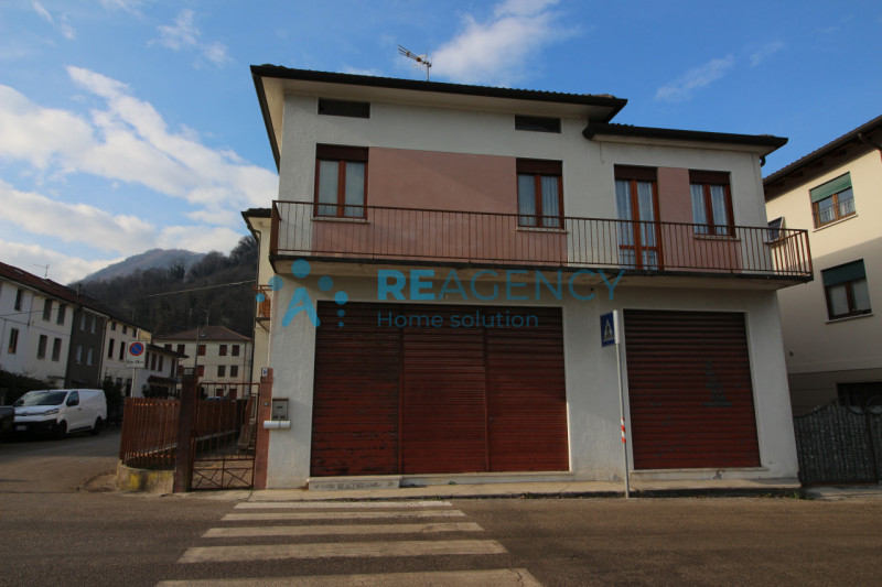 Torrebelvicino

Sei alla ricerca di un’ abitazione indipendente ai piedi delle Prealpi Vicentine?...