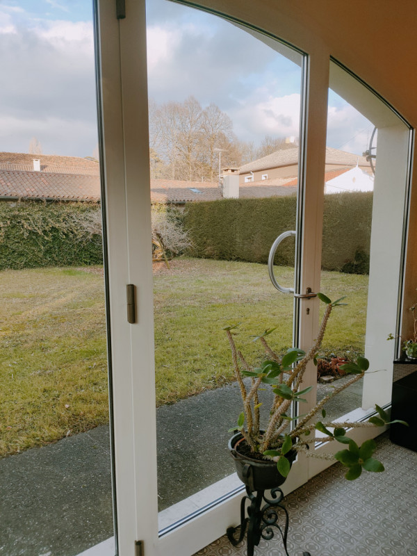 Noventa Padovana bifamiliare intera di complessivi 355 mq con circa 1800 mq di giardino, posizion...