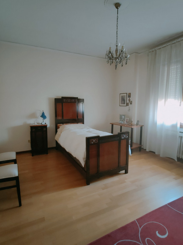 Noventa Padovana bifamiliare intera di complessivi 355 mq con circa 1800 mq di giardino, posizion...