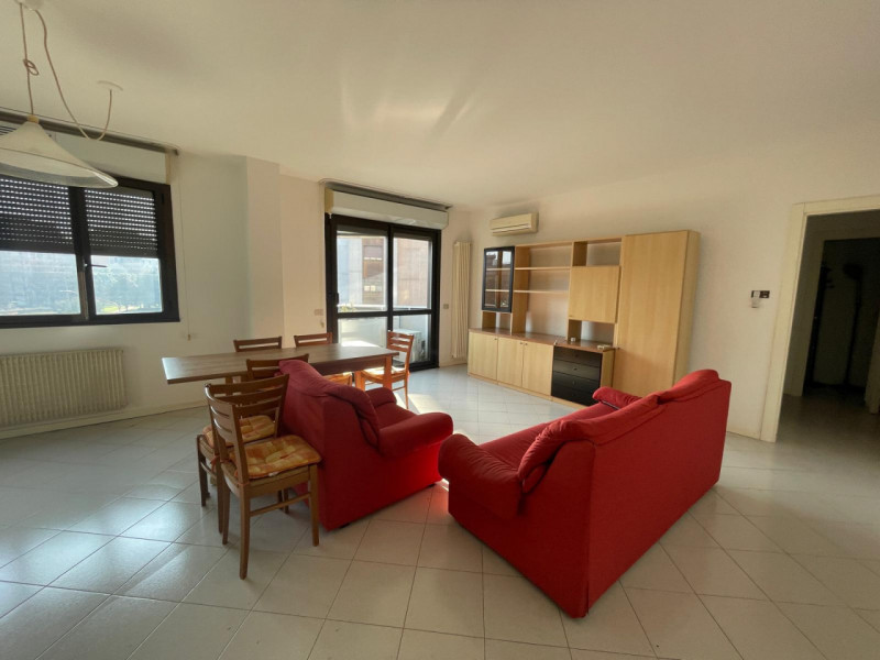 Grazioso bilocale situato nel cuore della zona Banche, a pochi passi da tutti i principali serviz...