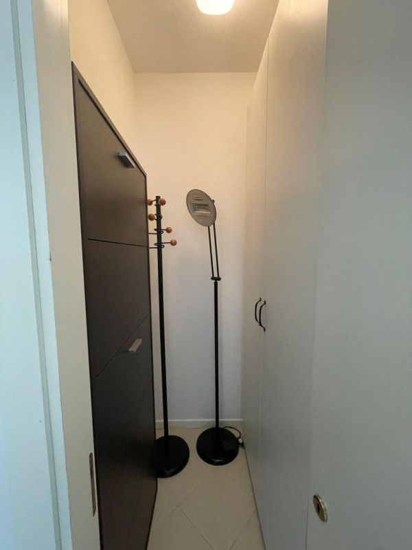 Grazioso bilocale situato nel cuore della zona Banche, a pochi passi da tutti i principali serviz...