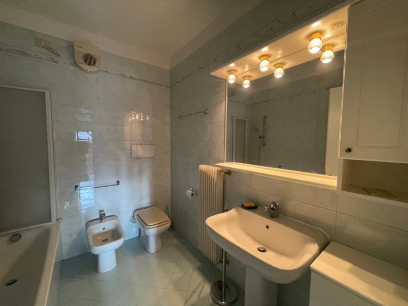 Grazioso bilocale situato nel cuore della zona Banche, a pochi passi da tutti i principali serviz...