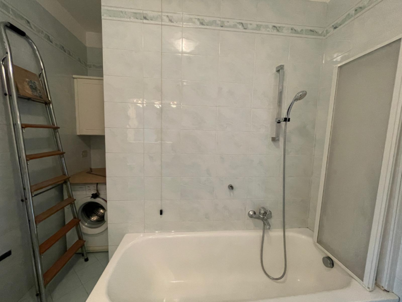 Grazioso bilocale situato nel cuore della zona Banche, a pochi passi da tutti i principali serviz...