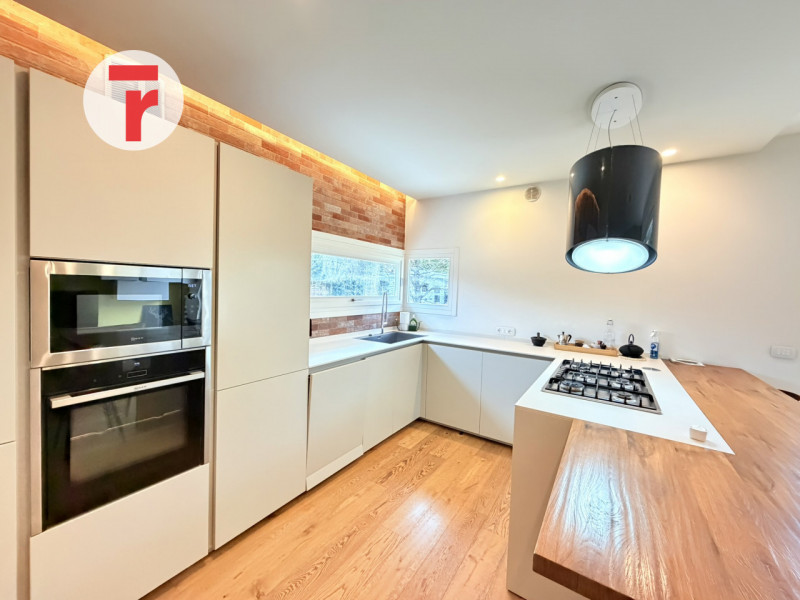 Noventa Padovana - A due passi da Padova, zona Camin e strategico a tangenziali, autostrade e zon...