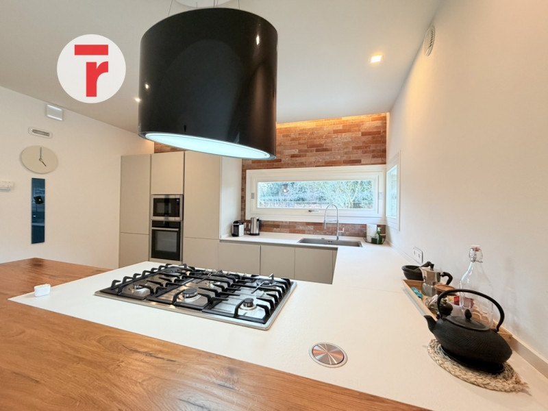 Noventa Padovana - A due passi da Padova, zona Camin e strategico a tangenziali, autostrade e zon...