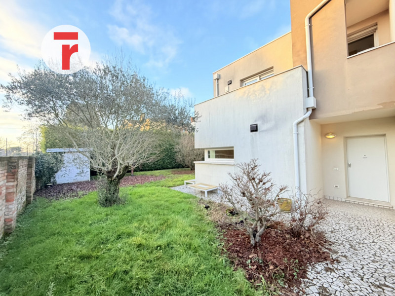 Noventa Padovana - A due passi da Padova, zona Camin e strategico a tangenziali, autostrade e zon...