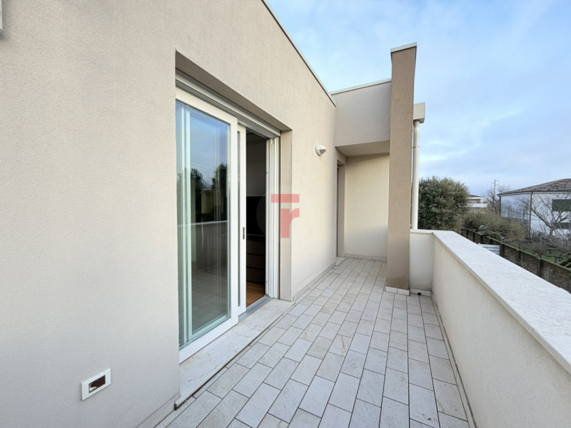 Padova - 

Proponiamo porzione di trifamiliare di recente costruzione (2016) in ottime condizioni...