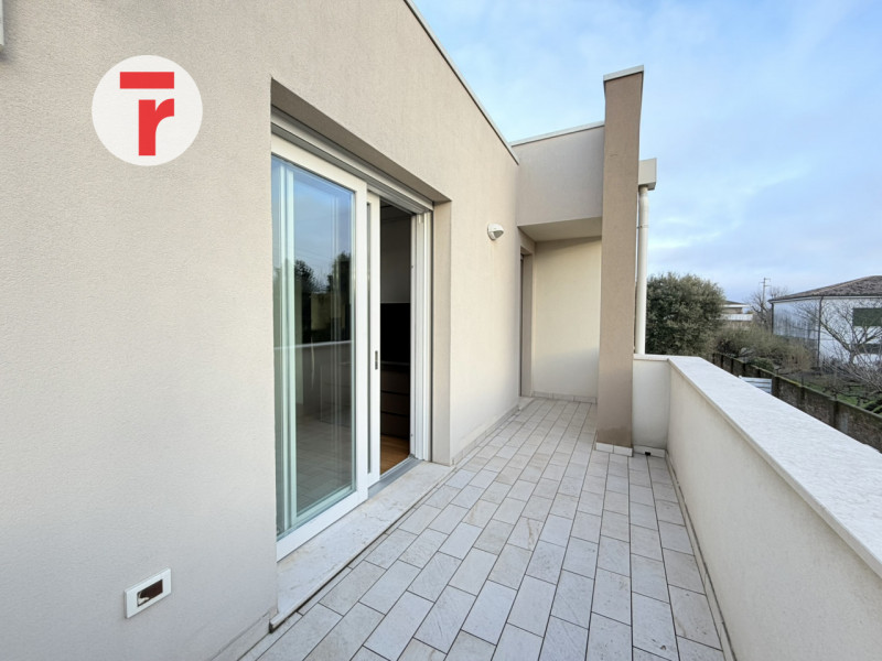 Noventa Padovana - A due passi da Padova, zona Camin e strategico a tangenziali, autostrade e zon...