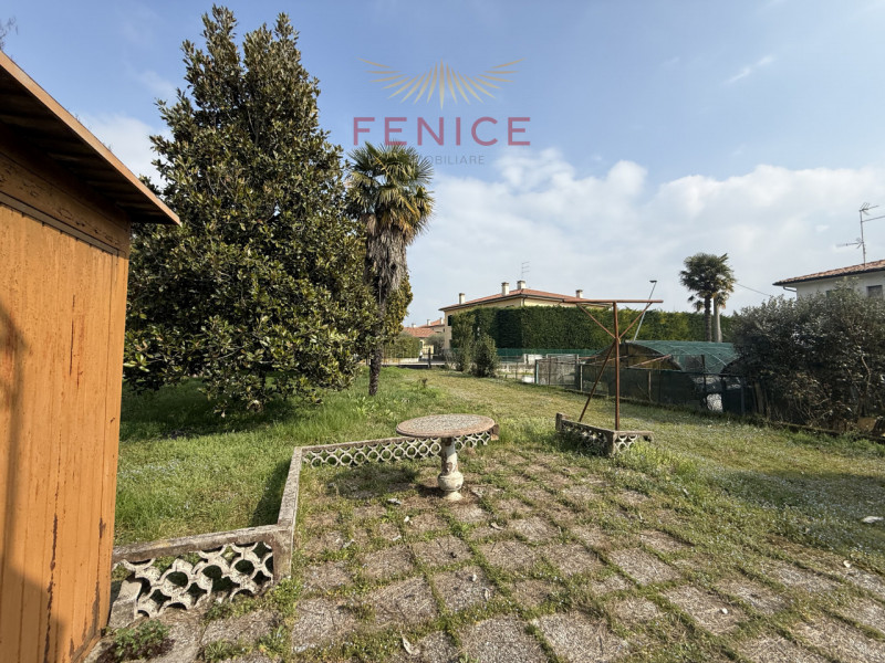 Nel cuore delle colline del Colfosco, frazione del Comune di Susegana, proponiamo in vendita escl...