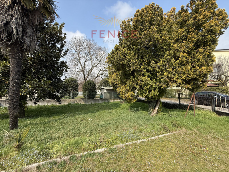 Nel cuore delle colline del Colfosco, frazione del Comune di Susegana, proponiamo in vendita escl...