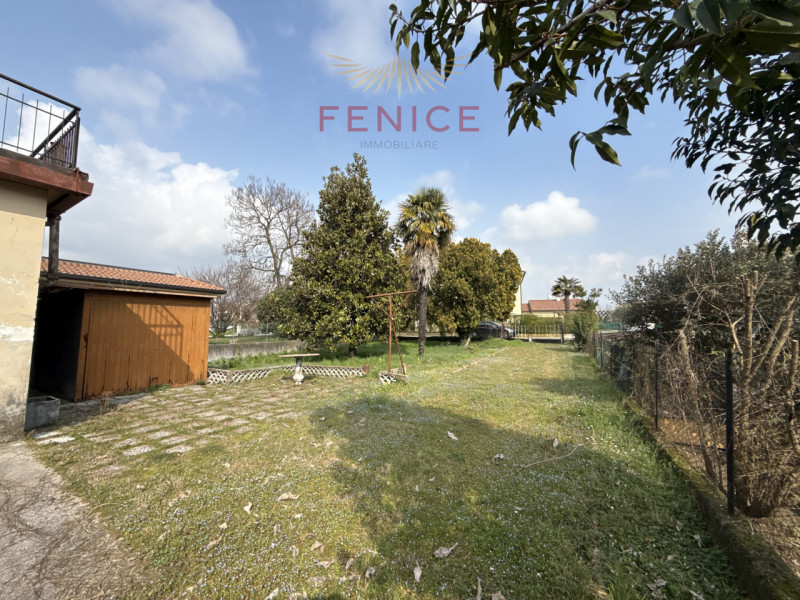 Nel cuore delle colline del Colfosco, frazione del Comune di Susegana, proponiamo in vendita escl...