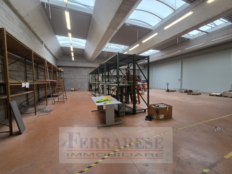 PADOVA ZONA INDUSTRIALE EST - Proponiamo in locazione in blocco prestigiosa e funzionale soluzion...