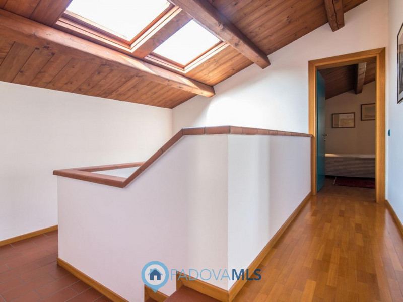 Immobile in esclusiva al Gruppo Padova MLS
Villa singola di pregio a Bragni Cadoneghe, caratteriz...