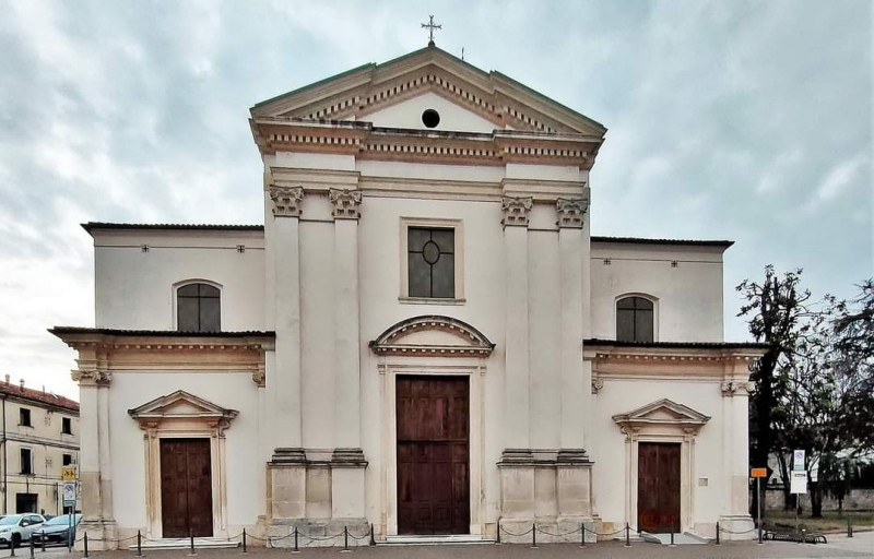In vendita a Lonigo, in via Roma, un appartamento al piano terra  di 75 mq con ampio terrazzo est...