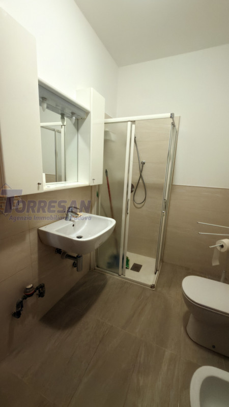 ARCELLA SAN CARLO:
Dietro la chiesa di San Carlo, comodissimo al supermercato Alice, di fronte al...