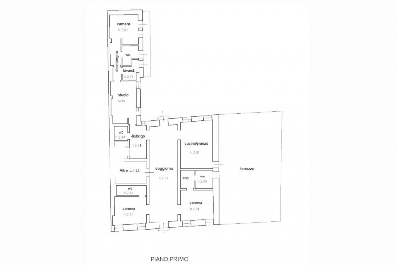 Nel cuore del centro storico, all’interno delle mura, sorge questa palazzina di nuova ristruttura...