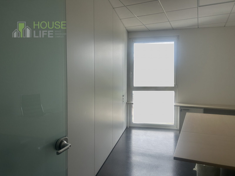 SCHIO: Luminoso UFFICIO di circa 84 mq in complesso direzionale, ubicato al piano primo e servito...