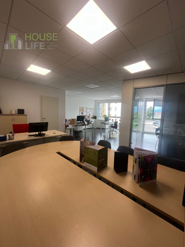 SCHIO: Luminoso UFFICIO di circa 84 mq in complesso direzionale, ubicato al piano primo e servito...