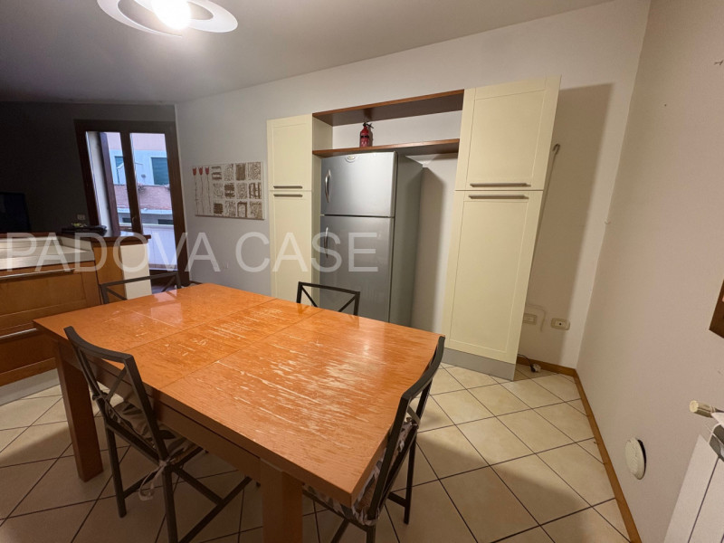 Legnaro: Ampio Duplex con Poggiolo – Ottime Condizioni

Proponiamo in vendita a Legnaro, in zona ...