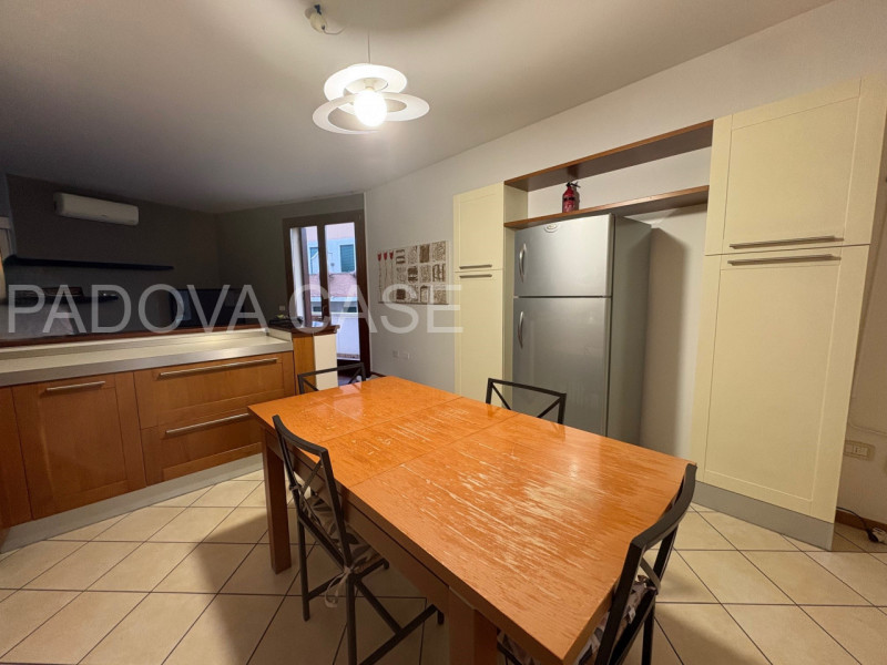 Legnaro: Ampio Duplex con Poggiolo – Ottime Condizioni

Proponiamo in vendita a Legnaro, in zona ...