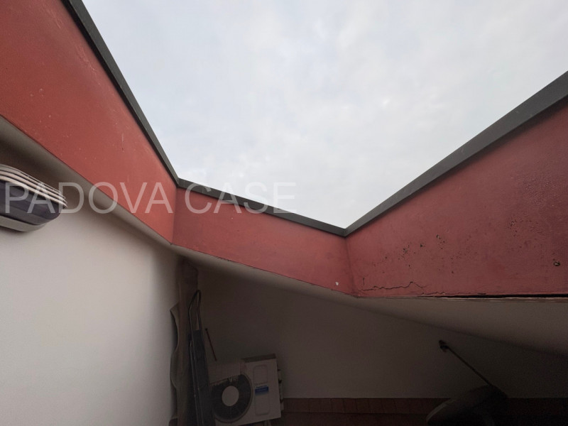 Legnaro: Ampio Duplex con Poggiolo – Ottime Condizioni

Proponiamo in vendita a Legnaro, in zona ...