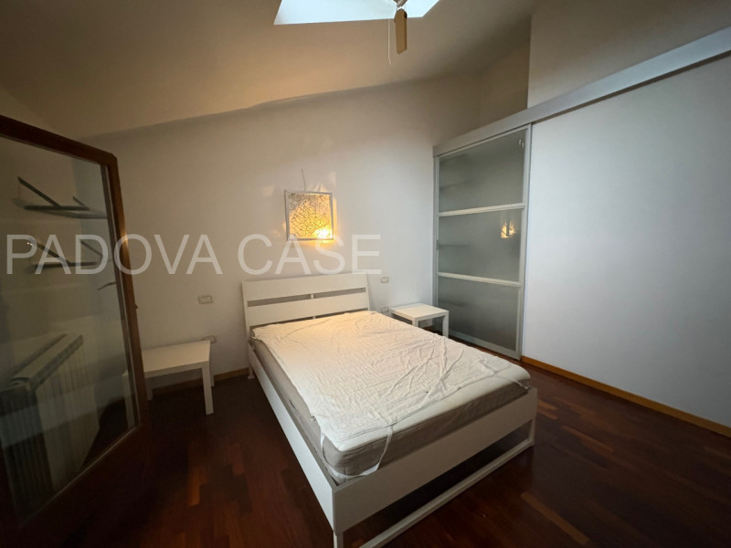 Legnaro: Ampio Duplex con Poggiolo – Ottime Condizioni

Proponiamo in vendita a Legnaro, in zona ...
