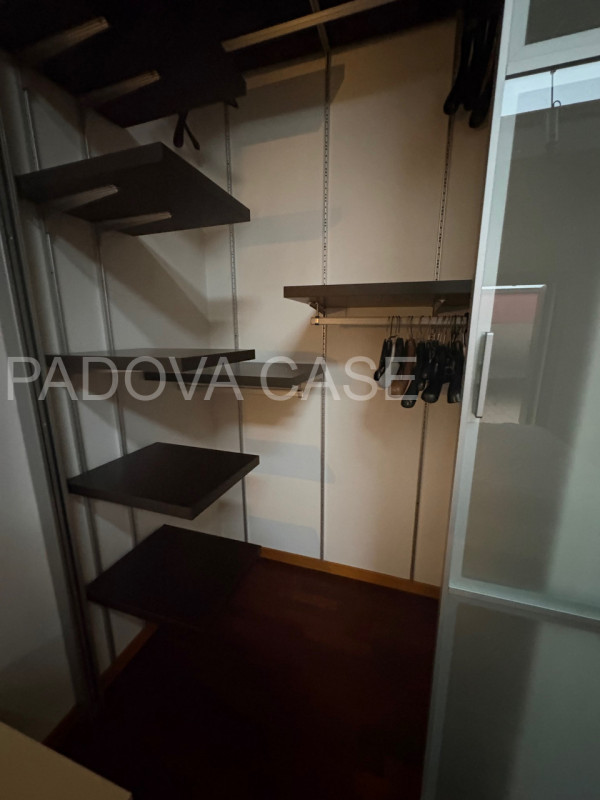 Legnaro: Ampio Duplex con Poggiolo – Ottime Condizioni

Proponiamo in vendita a Legnaro, in zona ...