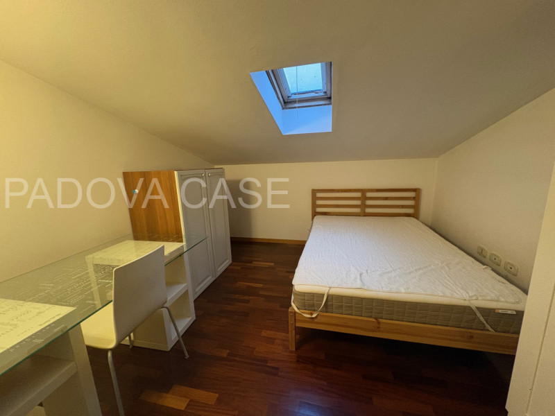 Legnaro: Ampio Duplex con Poggiolo – Ottime Condizioni

Proponiamo in vendita a Legnaro, in zona ...