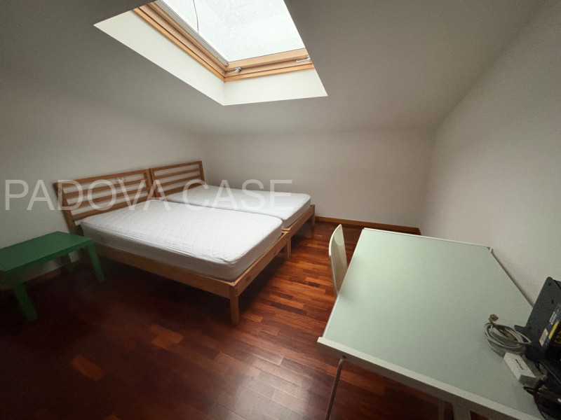 Legnaro: Ampio Duplex con Poggiolo – Ottime Condizioni

Proponiamo in vendita a Legnaro, in zona ...