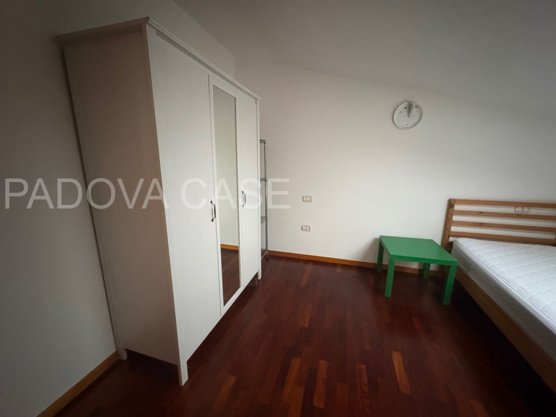 Legnaro: Ampio Duplex con Poggiolo – Ottime Condizioni

Proponiamo in vendita a Legnaro, in zona ...