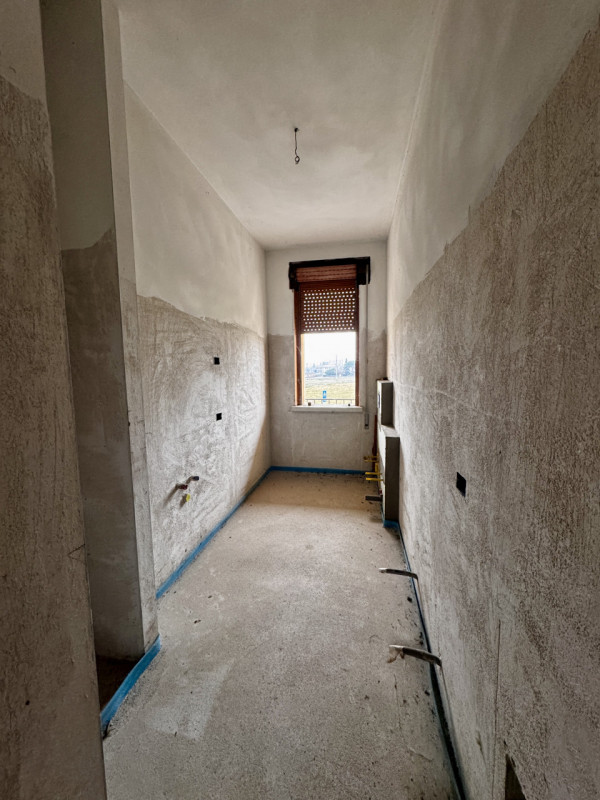 COMPOSIZIONE:
Proponiamo in vendita un interessante compendio immobiliare con spazio commerciale ...