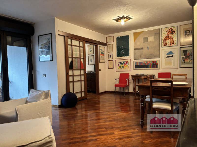 ZONA BANCHE: LUMINOSISSIMO TRICAMERE CON DUE TERRAZZE E GARAGE IN CONTESTO TRANQUILLO E BEN ABITA...