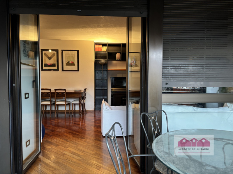 ZONA BANCHE: LUMINOSISSIMO TRICAMERE CON DUE TERRAZZE E GARAGE IN CONTESTO TRANQUILLO E BEN ABITA...