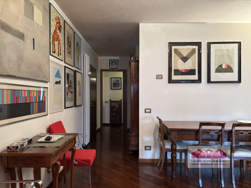 ZONA BANCHE: LUMINOSISSIMO TRICAMERE CON DUE TERRAZZE E GARAGE IN CONTESTO TRANQUILLO E BEN ABITA...