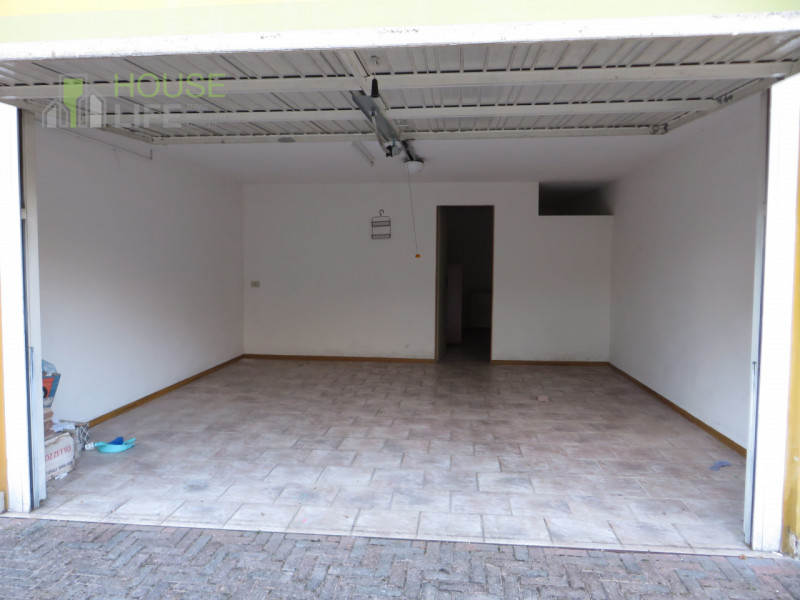 SCHIO CENTRO, disponiamo al piano interrato tre autorimesse doppie in larghezza (mt 6,10x6,20) 38...