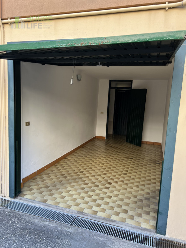 SCHIO CENTRO, disponiamo al piano interrato tre autorimesse doppie in larghezza (mt 6,10x6,20) 38...