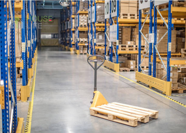 ALTO VICENTINO: Affittasi CAPANNONE industriale di 6800 mq circa, H. 10 mt, ampia area esterna pr...