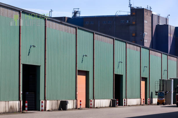 ALTO VICENTINO: Affittasi CAPANNONE industriale di 6800 mq circa, H. 10 mt, ampia area esterna pr...