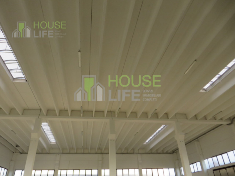 ALTO VICENTINO: Affittasi CAPANNONE industriale di 6800 mq circa, H. 10 mt, ampia area esterna pr...