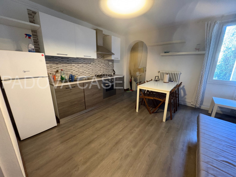 SOLO REFERENZIATI - ADATTO SOLO A COPPIA O SINGLE

nella rinomata zona Savonarola, all'interno de...