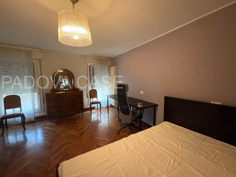 SOLO REFERENZIATI - ADATTO SOLO A COPPIA O SINGLE

nella rinomata zona Savonarola, all'interno de...