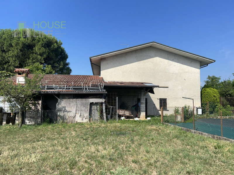 MARANO VICENTINO: in posizione tranquilla e immersa nel verde, proponiamo CASA SINGOLA SOVRAPPOST...