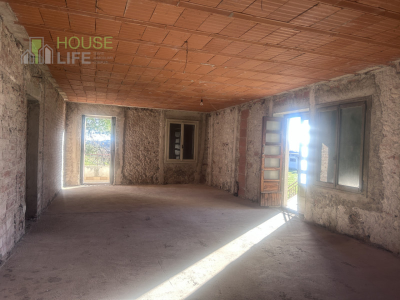 MARANO VICENTINO: in posizione tranquilla e immersa nel verde, proponiamo CASA SINGOLA SOVRAPPOST...