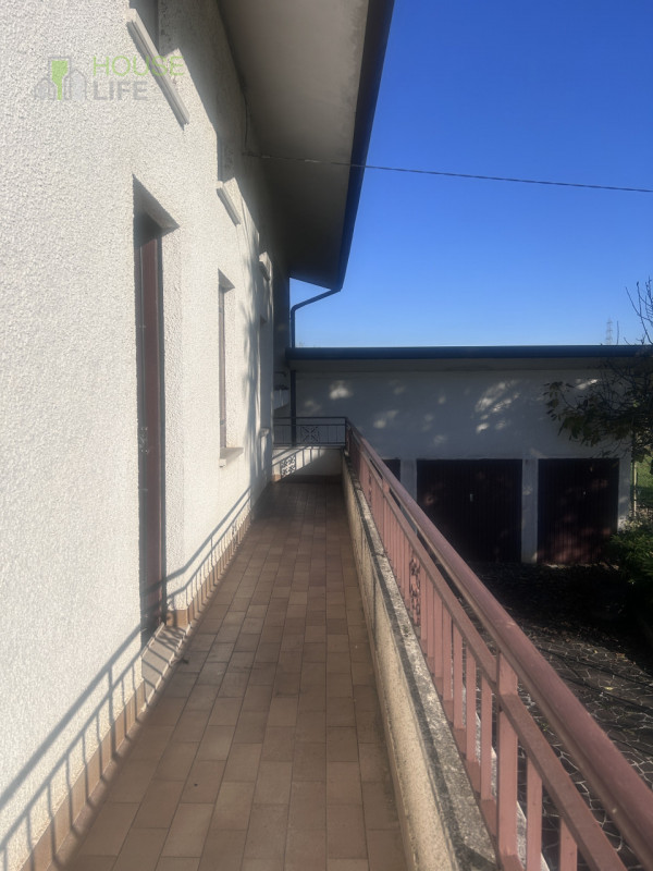 MARANO VICENTINO: in posizione tranquilla e immersa nel verde, proponiamo CASA SINGOLA SOVRAPPOST...