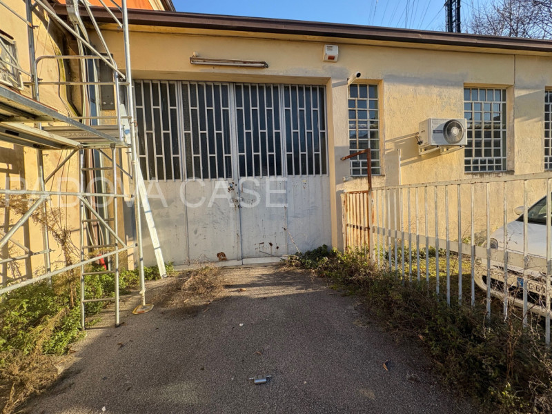 Porta Trento – Ampio complesso artigianale con potenzialità edificatoria

In zona Porta Trento, p...